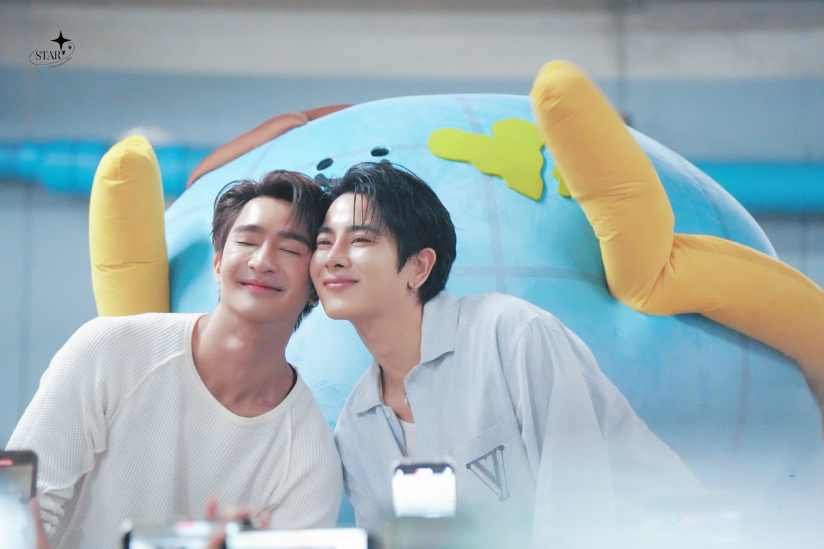 haveanicevibe1's tweet photo. Lovely family ٩(˃̶͈̀௰˂̶͈́)و

EARTHMIX STW SIGN YBOOKFAIR11

#YBOOKFAIR11xEarthMix
#เอิร์ทมิกซ์ #Earthmix
#mixxiw @wixxiws
#earthpirapat @Earth_Pirapat https://t.co/UtUOMwmz52