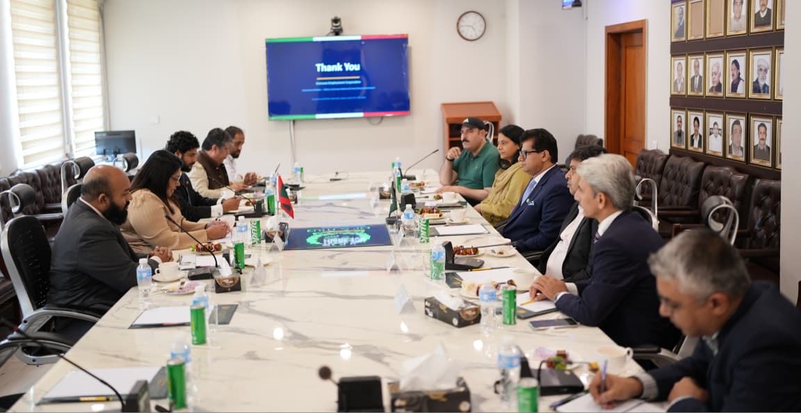 MoHmv's tweet photo. Minister @GeelaAli met with Mr. Naseer Khan Kashani, MD of Pakistan’s Overseas Employment Corporation (OEC), &amp; senior officials from Ministry of Overseas Pakistanis &amp; Human Resource Development to explore cooperation in health workforce development and G2G collaboration. https://t.co/14fFxi8Z46