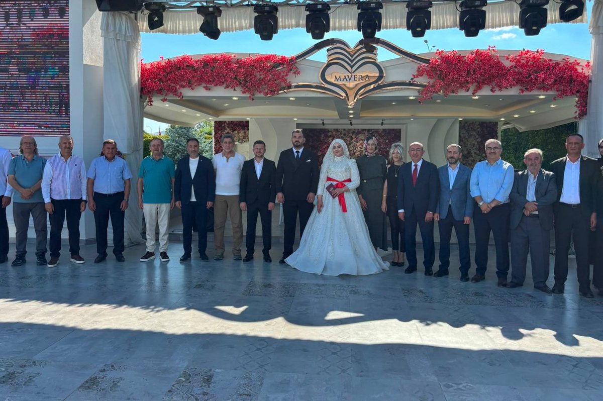 MustafaKavus's tweet photo. Birlikte yeni bir hayata adım atan kardeşlerimizin heyecanlarını paylaştık.

Rabbim kurulan tüm yuvalara huzur, muhabbet ve bereket nasip etsin inşallah.

Ömür boyu sürecek mutluluklar diliyorum. https://t.co/e5fTuTI0wo