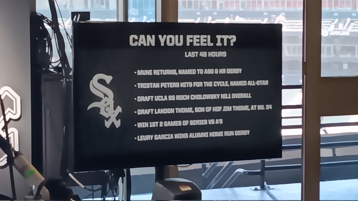 sidkid80's tweet photo. Here's the behind the scenes of White Sox Countdown Live featuring @ChuckGarfien and @WWBAD32! 😀👏👍⚾️ #WhiteSox #ATHvsCHW #MLB #SouthSideHitmen #SouthSideOrDie #SoxSide #SoxPride https://t.co/eO4LQoVAqM