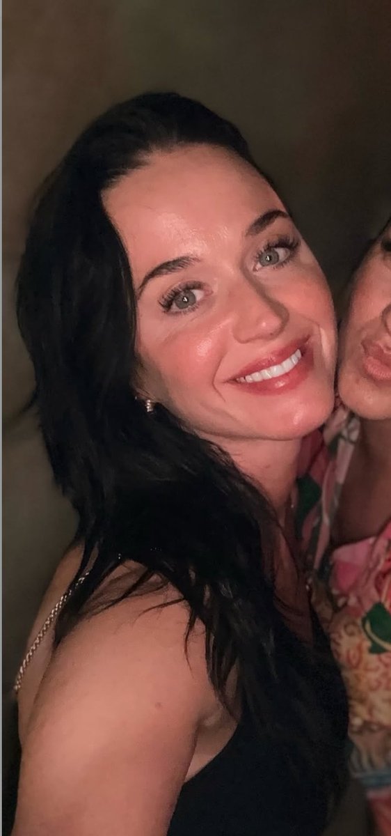 ofelipefm's tweet photo. a pele ta boa né dona katy 😌😌😌😌 https://t.co/DZ7grfUX3a