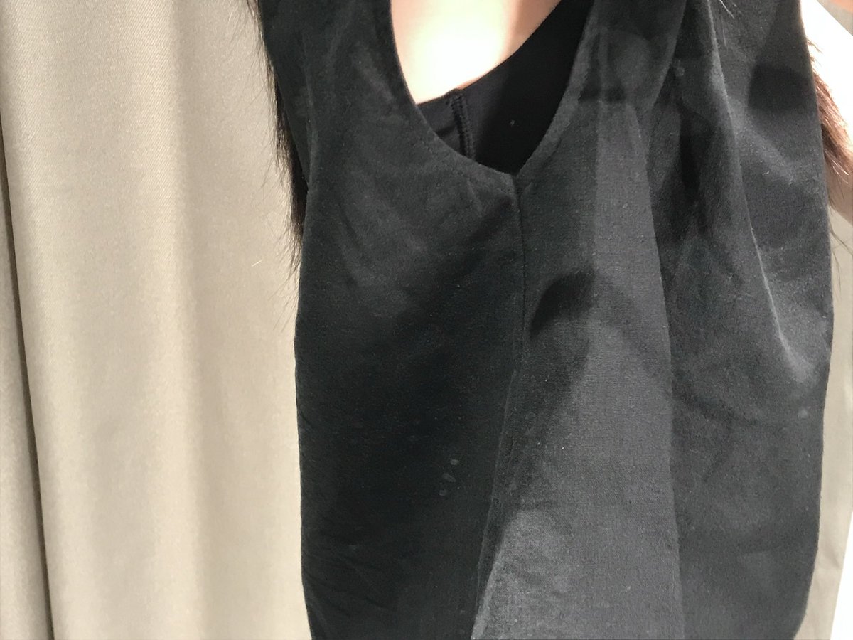 8l8913's tweet photo. 암홀이 깊게 파진 옷에는 이 브라를 입으시오

안이 보여도 속옷 티가 안 나서 365일 입음 https://t.co/tXDex83upQ