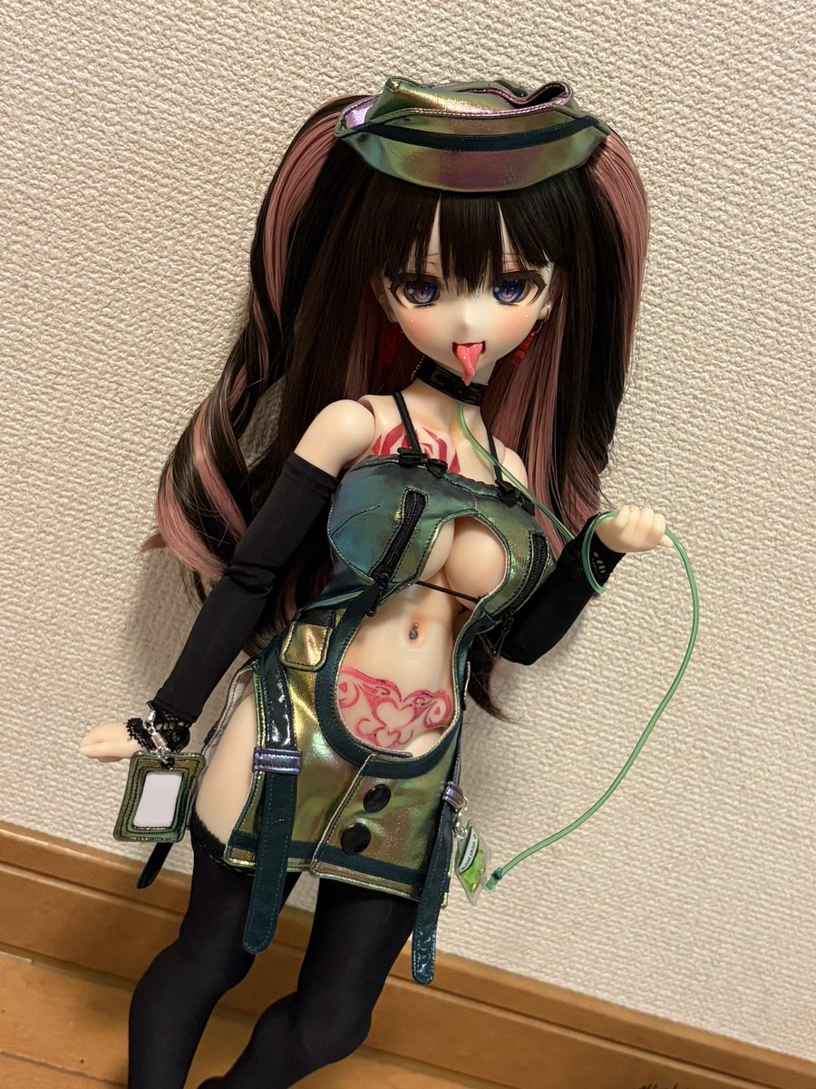 Agitator_7306's tweet photo. PinkClipさん(@PinkClip_JP )の新作の【検体サンプル】〜ʅ(❛ω❜)ʃ
マジョーラカラーが大変美しい…✨
ウチの環境だと緑味強めに映るけど光の当て方によっては紫が強くなったりで大変面白い…あとえっっっっっどい( ˘ω˘  *) https://t.co/SG8I9NtU18