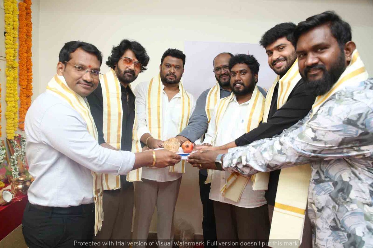 enrphoto's tweet photo. Hero Naveen Chandra Unveils the Title of ‘Ori Nayano’
The title of the upcoming Telugu film "Ori Nayano" was officially unveiled by actor Naveen Chandra at a grand ceremony held at Veeranjaneya Productions' office in Hyderabad. Produced by Sai Abhishek #OriNayano #NaveenChandra https://t.co/6Lt4Wpjknu