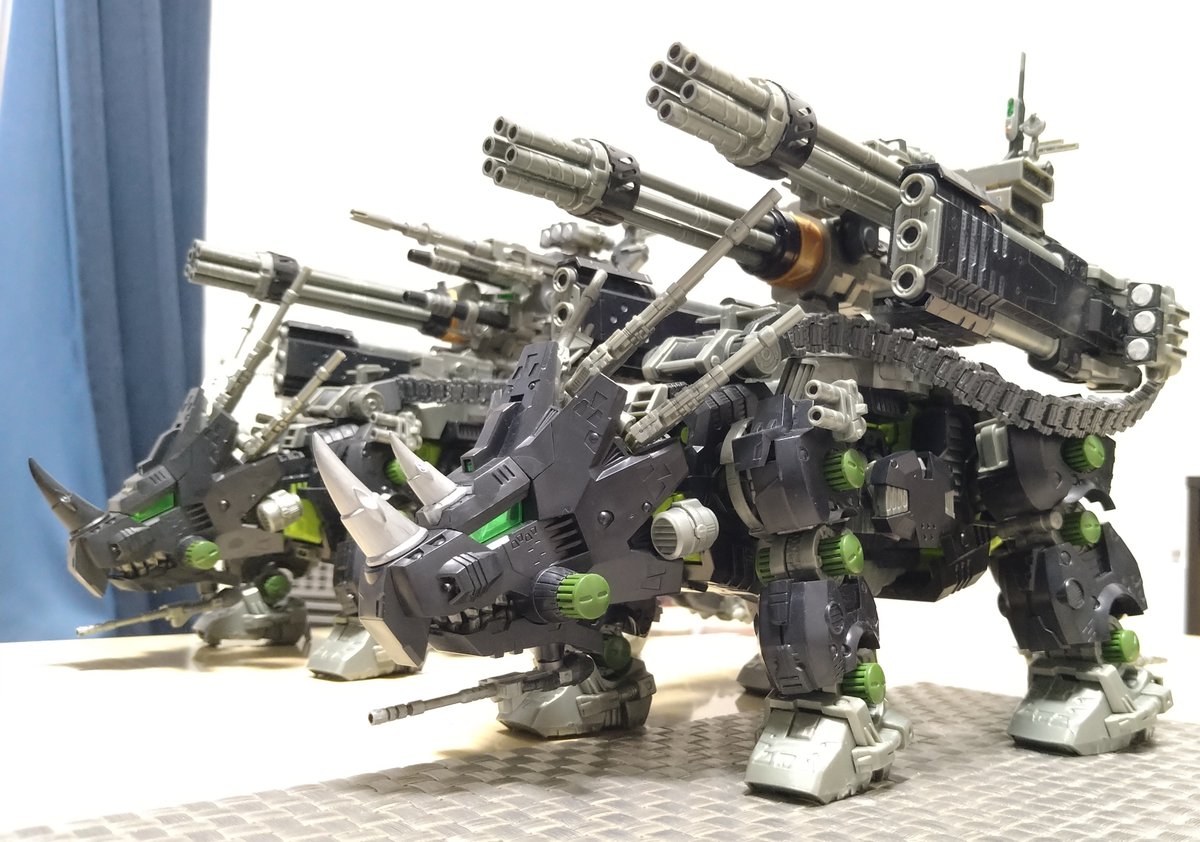 Sfm5uFYxvQ746tz's tweet photo. シュバコンのガトリングにやった小改造をダークホーンにもやってみた
やっぱりデカいリニアキャノンが目立つけど、結構前に出てきて存在感増したかな
バランスはなんぼか良くなったかな？ https://t.co/Q3km0rnVOV