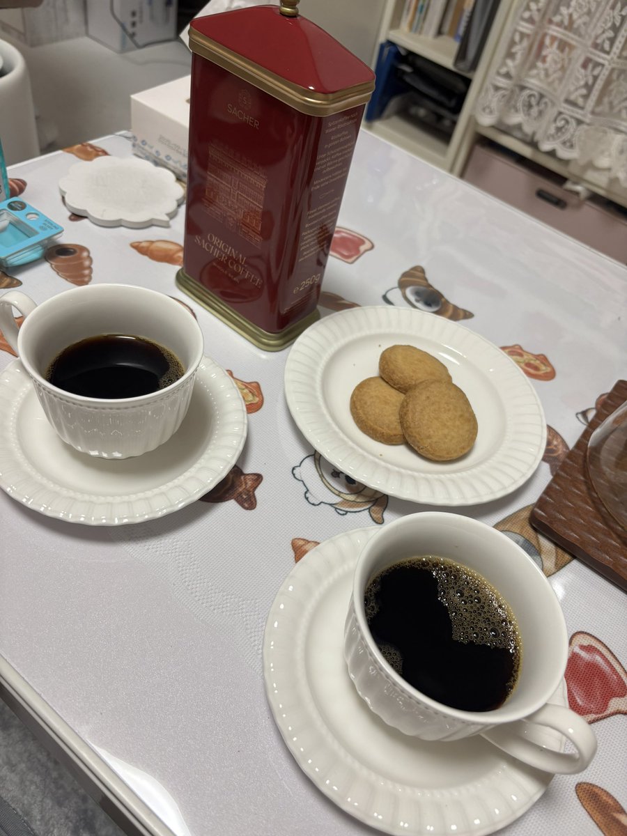 s2k_0807's tweet photo. このザッハのコーヒー9000円するの草
でもめっちゃうまい https://t.co/JGvM1pPTAf