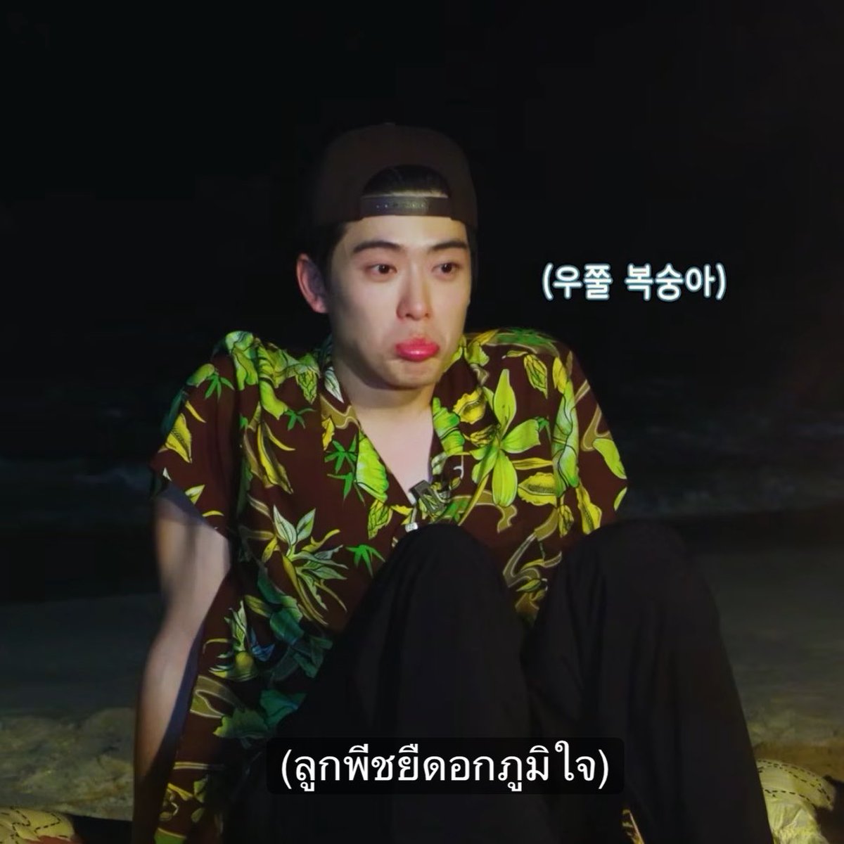 jhhuajaityeiei's tweet photo. ชีแทยงบอกว่าเพลงนี้ตอนเริ่มต้องเปิดด้วยหน้าแจฮยอนนะ แจฮยอนก็ทำหน้าภูมิใจในหน้าของตัวเอง ชีแทยงเลยบอกเดี๋ยวนี้ขี้เล่นขึ้นนะ 555555555555 https://t.co/NeztdQffTS