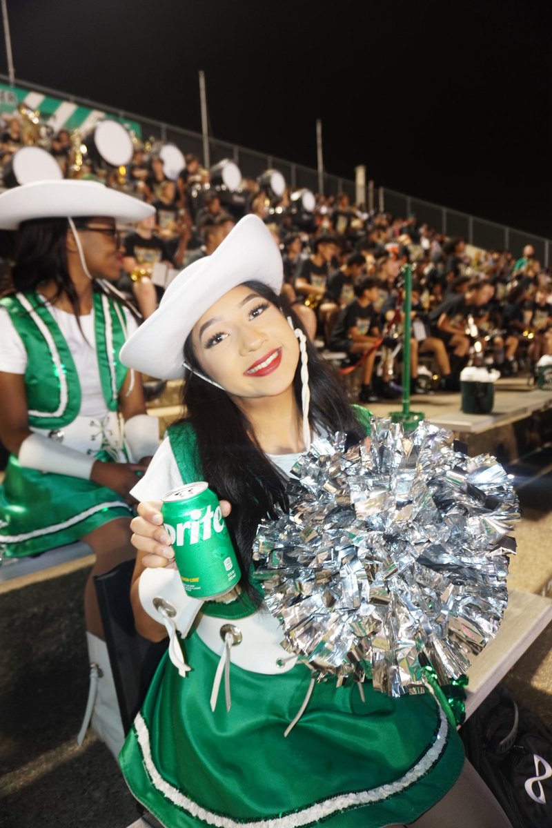 cairnsjp's tweet photo. @Sprite the @BerknerBandos #obeytheirthirst every week under the Friday night lights in Texas! #FNL loading… https://t.co/LiOqcUlK43