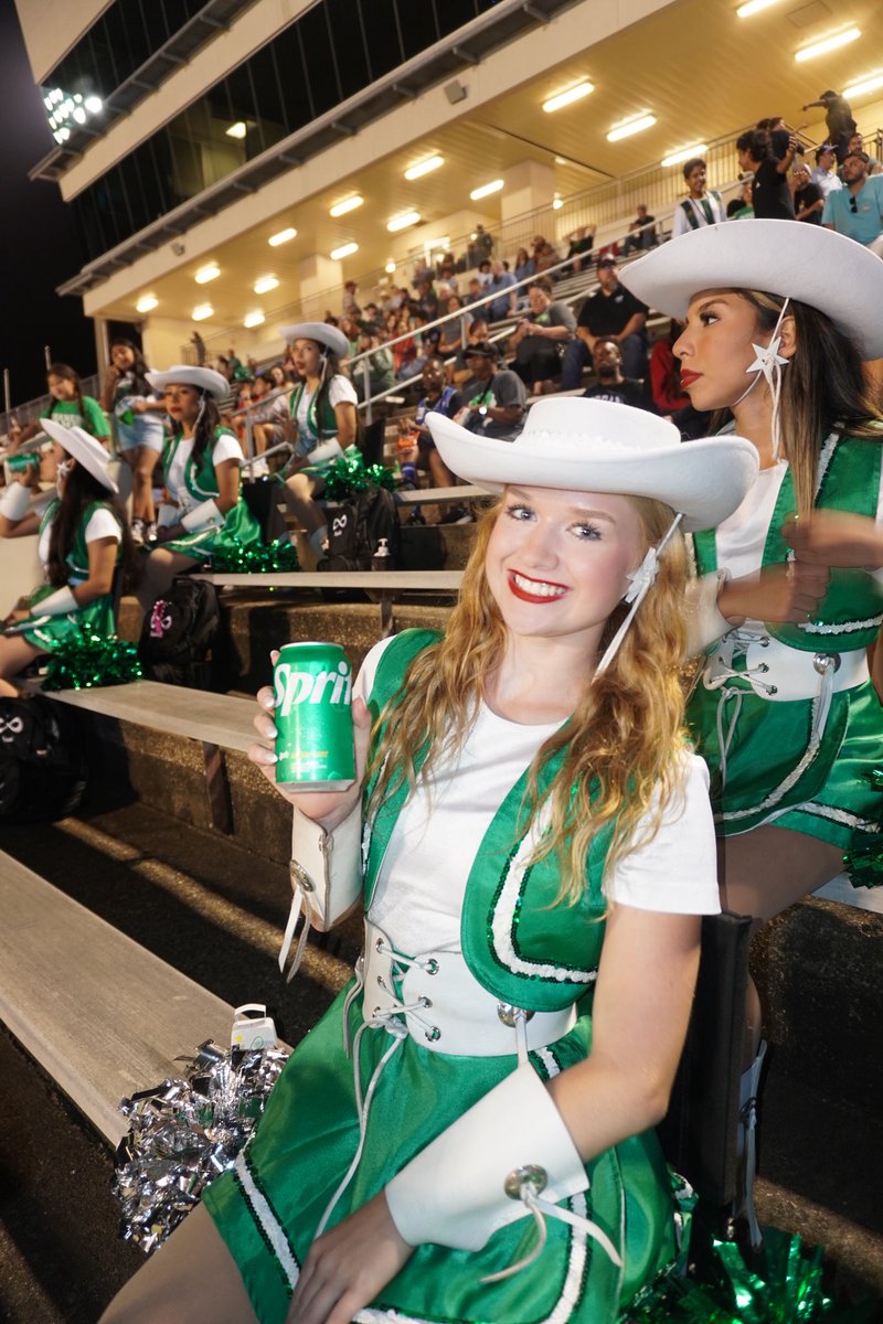 cairnsjp's tweet photo. @Sprite the @BerknerBandos #obeytheirthirst every week under the Friday night lights in Texas! #FNL loading… https://t.co/LiOqcUlK43