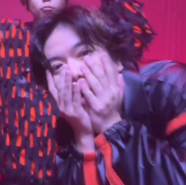 ank_617711's tweet photo. 嘘つけ最近あざといぜ君
FNSのポーズに縦動画のその手どーしたのよ
あざとい以外の何者でもありませんけども
 #加藤シゲアキ https://t.co/6bPT0D8Fmr