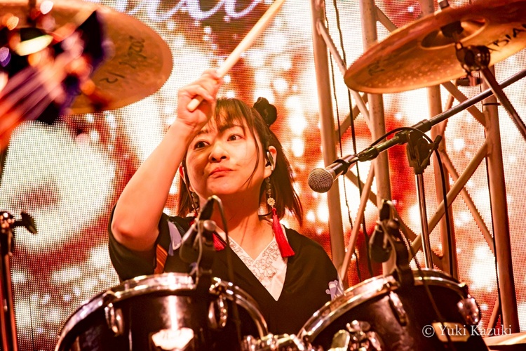 jun_aphasia's tweet photo. えぇ、7/5の吉祥寺crescendo、ARESZ企画の七夕祭りはステージも楽屋も大盛り上がりで楽しかったんです！

そんな中…1曲目を盛大にやらかしたアーカイブは7/19(日) 23:59まで！ https://t.co/jSjGutD5Si

瑠海狐さんとの嬉しい1枚♪と、yukiさんが撮ってくださったいつもと違う七夕スペシャル🎋 https://t.co/pnYtm9Ji4f