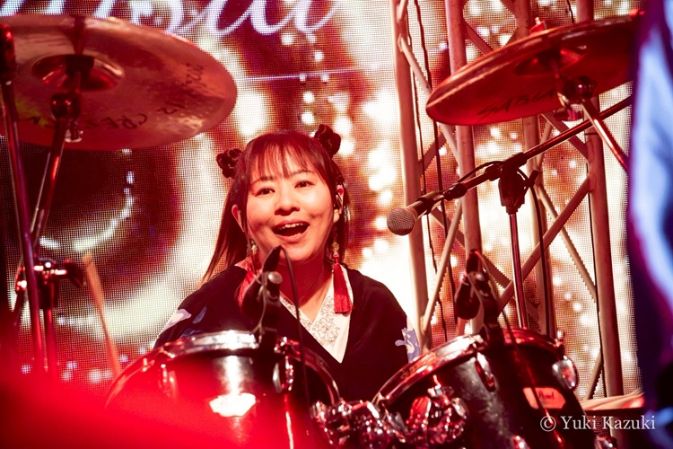 jun_aphasia's tweet photo. えぇ、7/5の吉祥寺crescendo、ARESZ企画の七夕祭りはステージも楽屋も大盛り上がりで楽しかったんです！

そんな中…1曲目を盛大にやらかしたアーカイブは7/19(日) 23:59まで！ https://t.co/jSjGutD5Si

瑠海狐さんとの嬉しい1枚♪と、yukiさんが撮ってくださったいつもと違う七夕スペシャル🎋 https://t.co/pnYtm9Ji4f