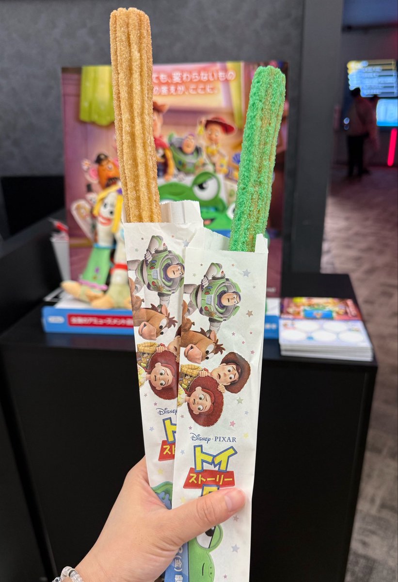 Five127Kanami's tweet photo. やっと観に行けた〜〜🎬🍿
ディズニー行きたい欲増した🥹　
チュロスのメロンソーダ味はめちゃくちゃメロンソーダだった https://t.co/snnE1Ig8m2