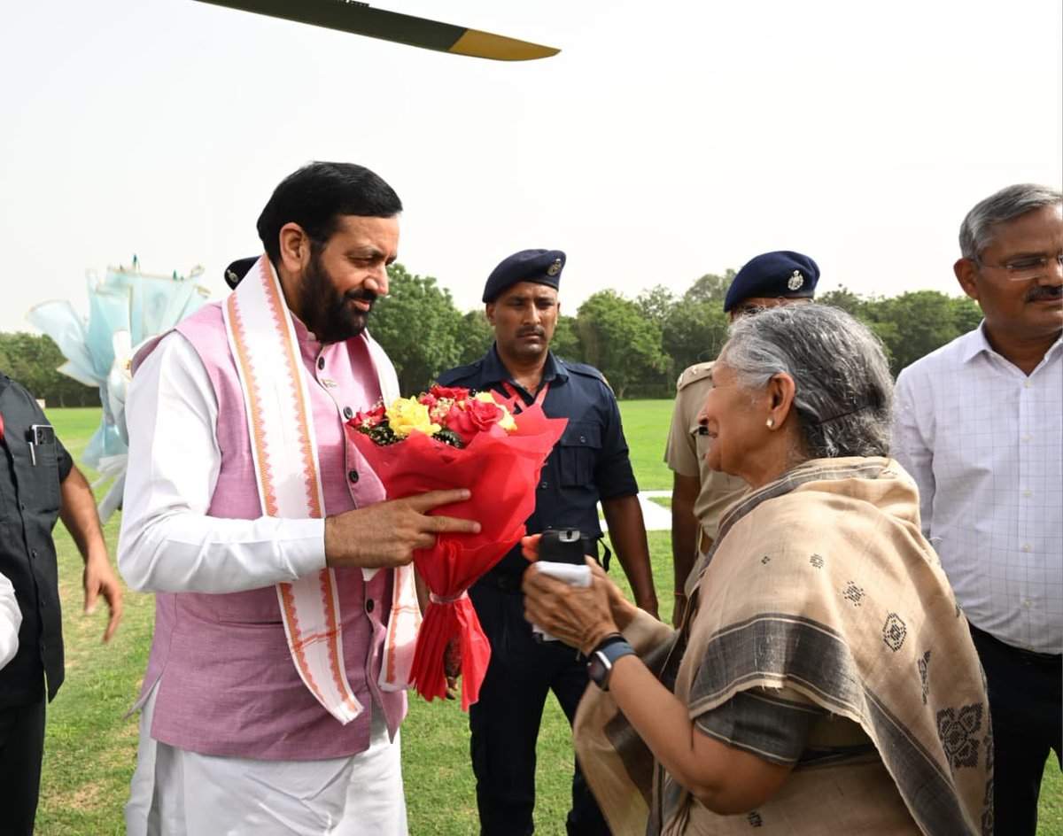 SavitriJindal's tweet photo. आज गुरु जम्भेश्वर विश्वविद्यालय, हिसार में माननीय मुख्यमंत्री श्री @NayabSainiBJP जी के कर-कमलों से पर्यावरण संरक्षण की अमर प्रतीक, वीरांगना माँ अमृता देवी बिश्नोई जी की प्रतिमा एवं 'खेजड़ली महाबलिदान स्मृति शिल्प' के अनावरण समारोह में सहभागिता का सौभाग्य प्राप्त हुआ। 🙏

माँ अमृता देवी का बलिदान त्याग, साहस, नारी श��्ति एवं प्रकृति के प्रति अटूट समर्पण का अद्वितीय उदाहरण है। 

माननीय मुख्यमंत्री जी का इस ऐतिहासिक कार्य हेतु हार्दिक आभार। 🙏