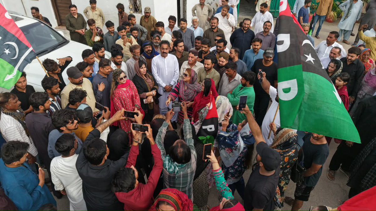 buriroGM's tweet photo. صو��ائی وزیر آبپاشی، منصوبہ بندی و ترقیات سندھ @JamKhanShoro کی رہائش گاہ سے میئر حیدرآباد کاشف علی شورو کی سربراہی میں ریلی نکالی گئی، جس میں بلال خان شورو، چیئرمینز ٹاؤن میونسپل کارپوریشنز، پیپلزپارٹی کی رہنماء فرید قریشی، ہماء نقوی، فیصل عبدالجبار خان، بلدیاتی نمائندگان، خواتین، نوجوان، مزدور اور ہزاروں کارکنان نے شرکت کی۔

مرسوں مرسوں، سندھو نہ ڈیسوں۔
#IndusRiver #SaveIndus #PPP #Sindh