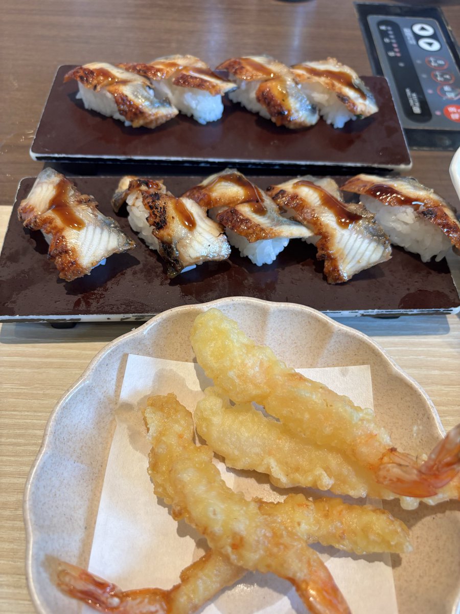 daffy1420's tweet photo. ゆず庵でランチ

大好きなえび天と鰻の寿司
幸せすぎました🥰
これで夏バテ防止バッチリ👍
#yuzuan_official #ゆずフォト　#ゆず庵 https://t.co/ce2gh7ewng