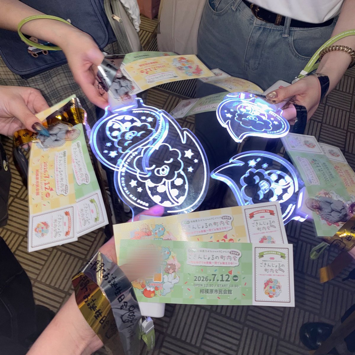 _2starnyan's tweet photo. ⭐️⸝⸝꙳ #ごきんじょるの町内会2026 🌟⋆꙳
目の前で繰り広げられる南條一間、新鮮すぎるしおもしろすぎてネ申だった🤩
まさか折り紙をあんな使い方するとは思わなくて南條さんにはいつも驚かされます。
なによりかいちょーのお誕生日を当日にお祝いできてよかったー！🎂🤍南條さんだいすき♬ੈ⟡ https://t.co/ip7HdXnCv8
