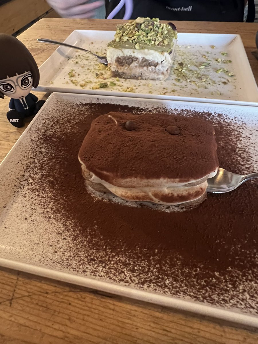 naniwa_ree's tweet photo. ゴチで慎ちゃんが食べてたティラミス！！美味しかったぁぁ
慎ちゃんアクスタを持ってきたのにホテルに置き忘れ😭 https://t.co/jePuE8oRRa