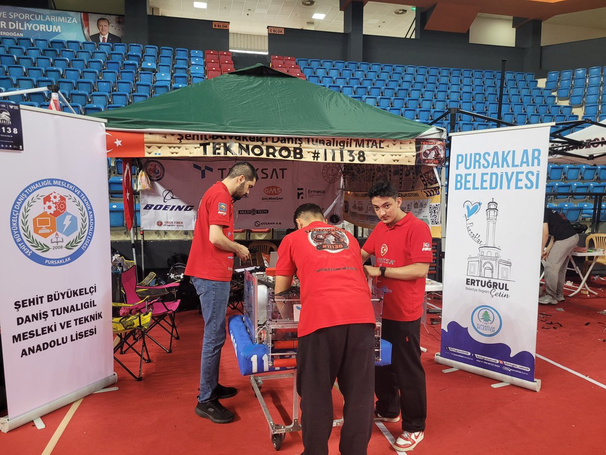 GSB_OFGM's tweet photo. 🤖🚀 #TrabzonOffSeason ’da teknoloji ve heyecan bir aradaydı!

Karadeniz Bölgesi’nde ilk kez düzenlenen resmî FIRST Robotics Competition (FRC) Off-Season etkinliğinde gençlerimizin heyecanına ortak olduk.

Geleceği tasarlayan tüm gençlerimizi tebrik ediyoruz. 💙 https://t.co/dgFJ67ENea