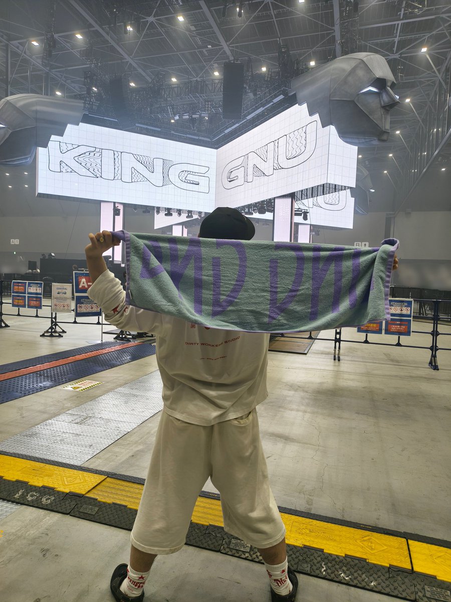 MillenniumGnu_'s tweet photo. 7/4で26歳になりました〜
思えば25歳は全国色んな所行ったり
KingGnuはもちろん
Donteqqa.jo0jiのLiveも参戦と
例年以上の年でした

出会った方もやりとりした人全ての人に
感謝です🙏アリガット

26歳もKingGnuのLIVEを皮切りに
色々なLive行ったり,旅行こうかなと
思います！よろしくです！
#KingGnu https://t.co/m2ng4bF5v5