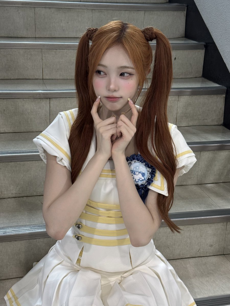 S2Uphilippines's tweet photo. [🫛] 260712 Hearts2Hearts Weverse update

Hearts!
Today, with Inkigayo as the last broadcast, LemonTang's promotions have officially ended 👏😆
It was so, so happy to be able to show you LemonTang stages while spending time with Hearts for the past 3 weeks, and it became a really good memory.
Thank you so much to Hearts who came to cheer for us from early in the morning, and thank you so much to Hearts who listen to our songs a lot and cheer for us while living their daily lives 🙇
Because of you, we were able to receive the very thankful award of 1st place, making it a truly happy promotion.
We hope that by listening to our LemonTang, Hearts will gain a little strength during the hot summer 💪
We still have many promotions left...

#Hearts2Hearts #하츠투하츠 #H2H
#IAN #이안
#LemonTang #Hearts2Hearts_LemonTang