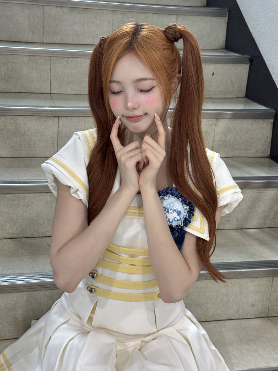 S2Uphilippines's tweet photo. [🫛] 260712 Hearts2Hearts Weverse update

Hearts!
Today, with Inkigayo as the last broadcast, LemonTang's promotions have officially ended 👏😆
It was so, so happy to be able to show you LemonTang stages while spending time with Hearts for the past 3 weeks, and it became a really good memory.
Thank you so much to Hearts who came to cheer for us from early in the morning, and thank you so much to Hearts who listen to our songs a lot and cheer for us while living their daily lives 🙇
Because of you, we were able to receive the very thankful award of 1st place, making it a truly happy promotion.
We hope that by listening to our LemonTang, Hearts will gain a little strength during the hot summer 💪
We still have many promotions left...

#Hearts2Hearts #하츠투하츠 #H2H
#IAN #이안
#LemonTang #Hearts2Hearts_LemonTang