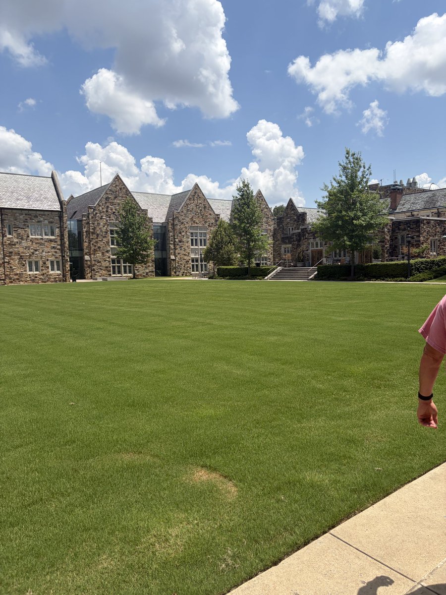 brock10cole's tweet photo. Had a great visit at @RhodesFootball today! Loved the environment and the campus is awesome!! Thanks @CoachMCEllis for the invite!
@TLH_Football @CoachJasonTone @CoachMcCTLH @CoachGarrettH https://t.co/mkxifyPBPU