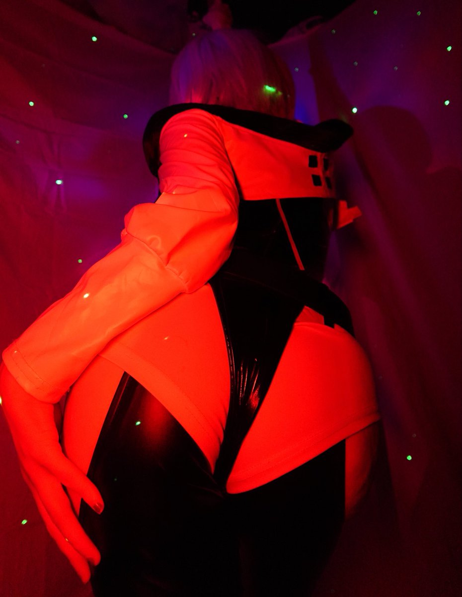 iriselixi's tweet photo. pov: we go to the moon together 
ʚɞ
#cosplay #cyberpunk https://t.co/NmXvLF081H