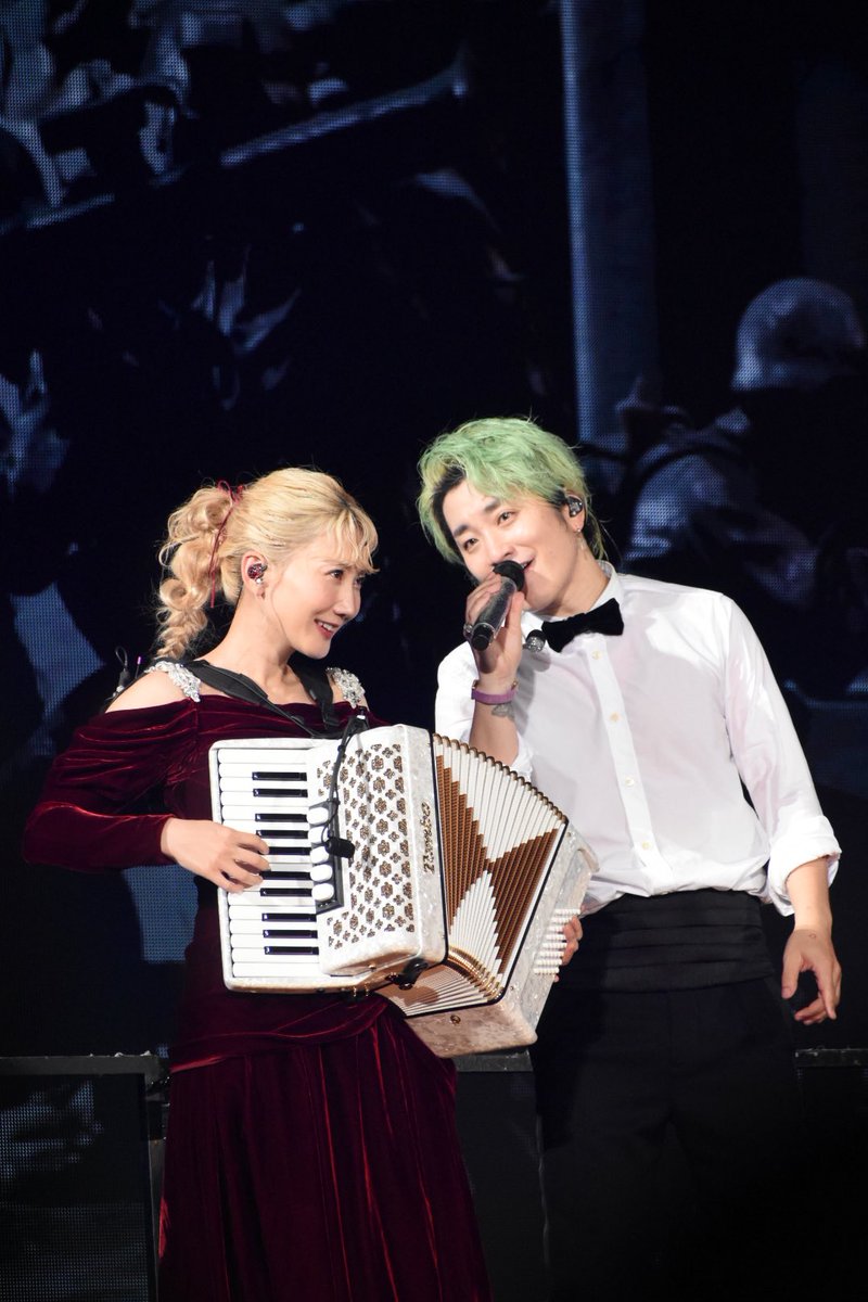 EARTHfsnl_sekai's tweet photo. 彩織ちゃんのとびきりの笑顔が見られるから本当にこれが大好物なんですよ……

@fromsekaowa @saori_skow 

#THECINEMAネタバレ
#THECINEMA
#SEKAINOOWARI
#京セラday2 https://t.co/0f3hqXYogS