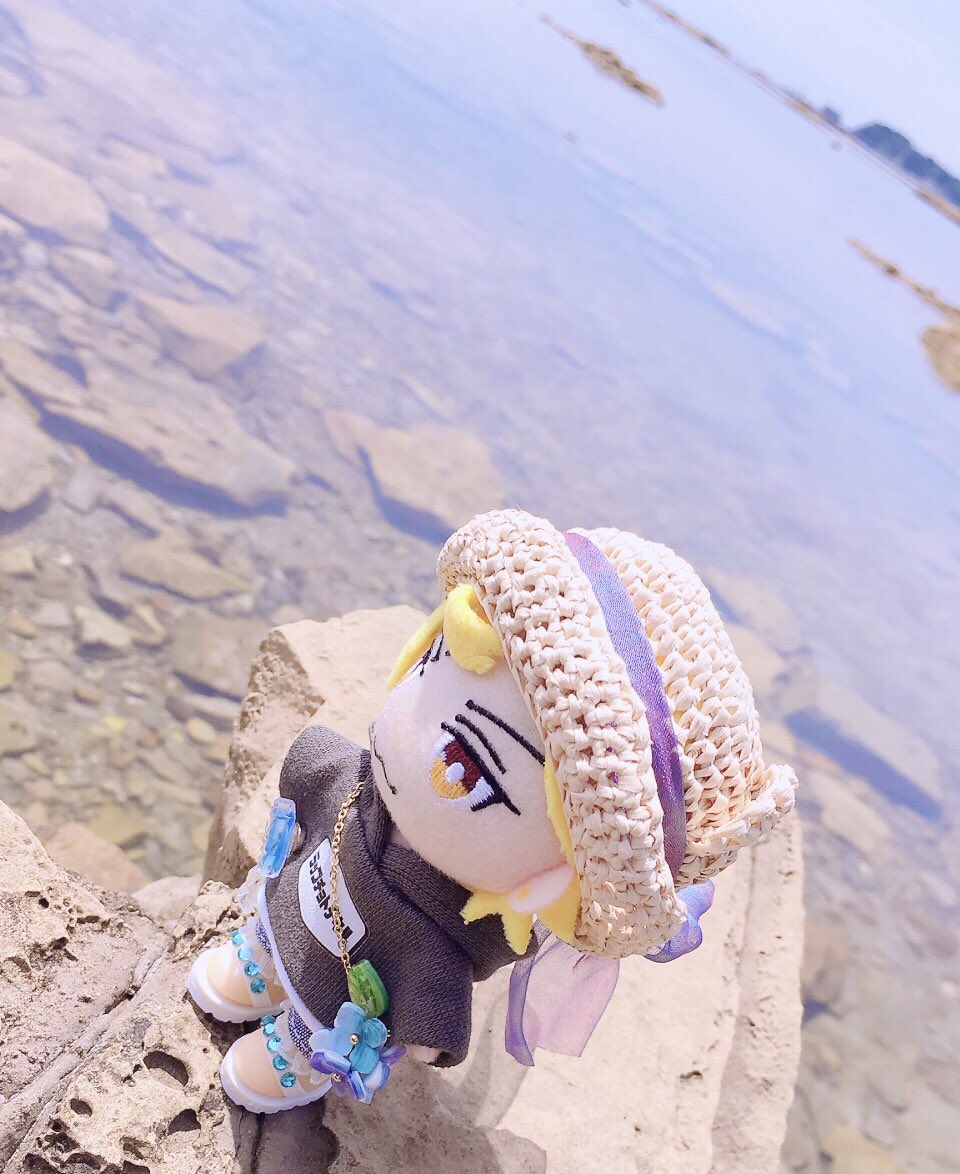 chiginui's tweet photo. 場所によっては海を歩いているような写真が撮れるらしい海岸
風で海ポチャしないかドキドキしながら綿の安全第一でここまでよ https://t.co/1nWRmUheW5