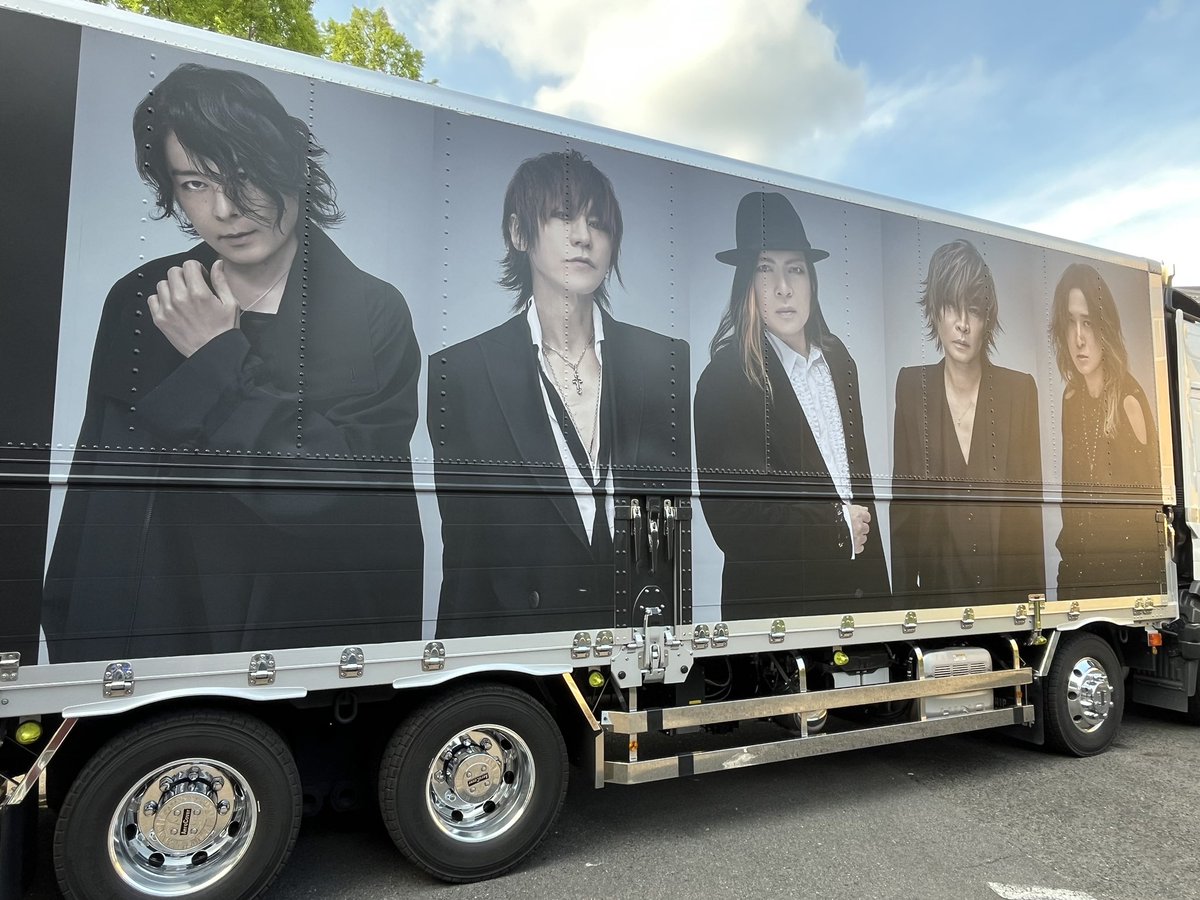 bochamachama's tweet photo. LUNA SEA降臨！！
残念ながら今回、私のチケットはご用意されませんでしたが…ツアトラをひと目見られただけで胸がいっぱいになりました🥹
わたしの街に来てくれてありがとう😭✨
いつか絶対に隆一さんの圧倒的な生歌を聴きに行きます❤️‍🔥
#LUNA SEA https://t.co/nBatj5MtMs