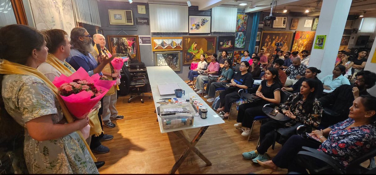 dcaart's tweet photo. An Inspiring Sunday of Art, Learning &amp; Global Exchange! 🎨🌍

We were delighted to host an enriching Collage International Edition – Art Talk &amp; Live Demonstration with the renowned artist Yuri Mikhailovih Kislitsin. https://t.co/oR22GNpKFt