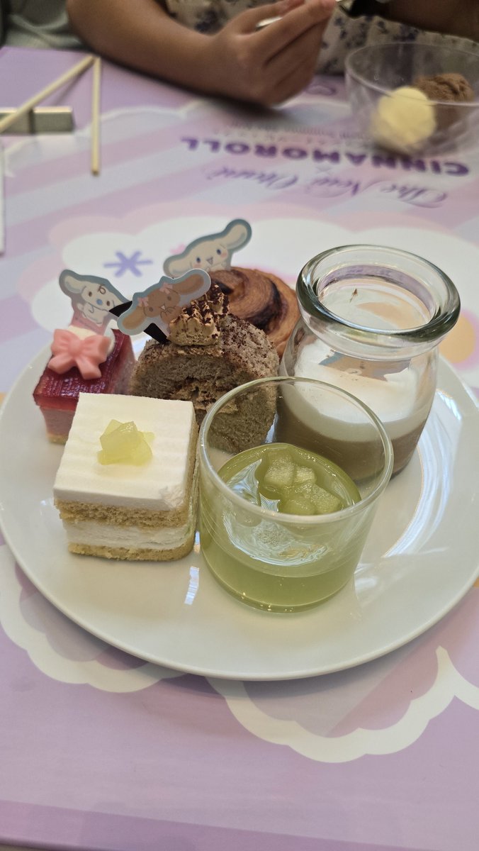 sayullite's tweet photo. 今日はシナモロールビュッフェ行ってきた🫶
どれも美味しすぎて胃袋全然足りなかった😂😂
幸せなひとときでした💕 https://t.co/m9aCK5wlmL