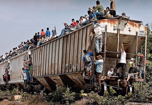 NeezuArt's tweet photo. @valeeryyytaaaa @Beatrix_G La bestia es un tren en Mexico que todo el tiempo transpota inmigrantes de otros países hacia EEUU, por ejemplo https://t.co/5JNvIl2GKb