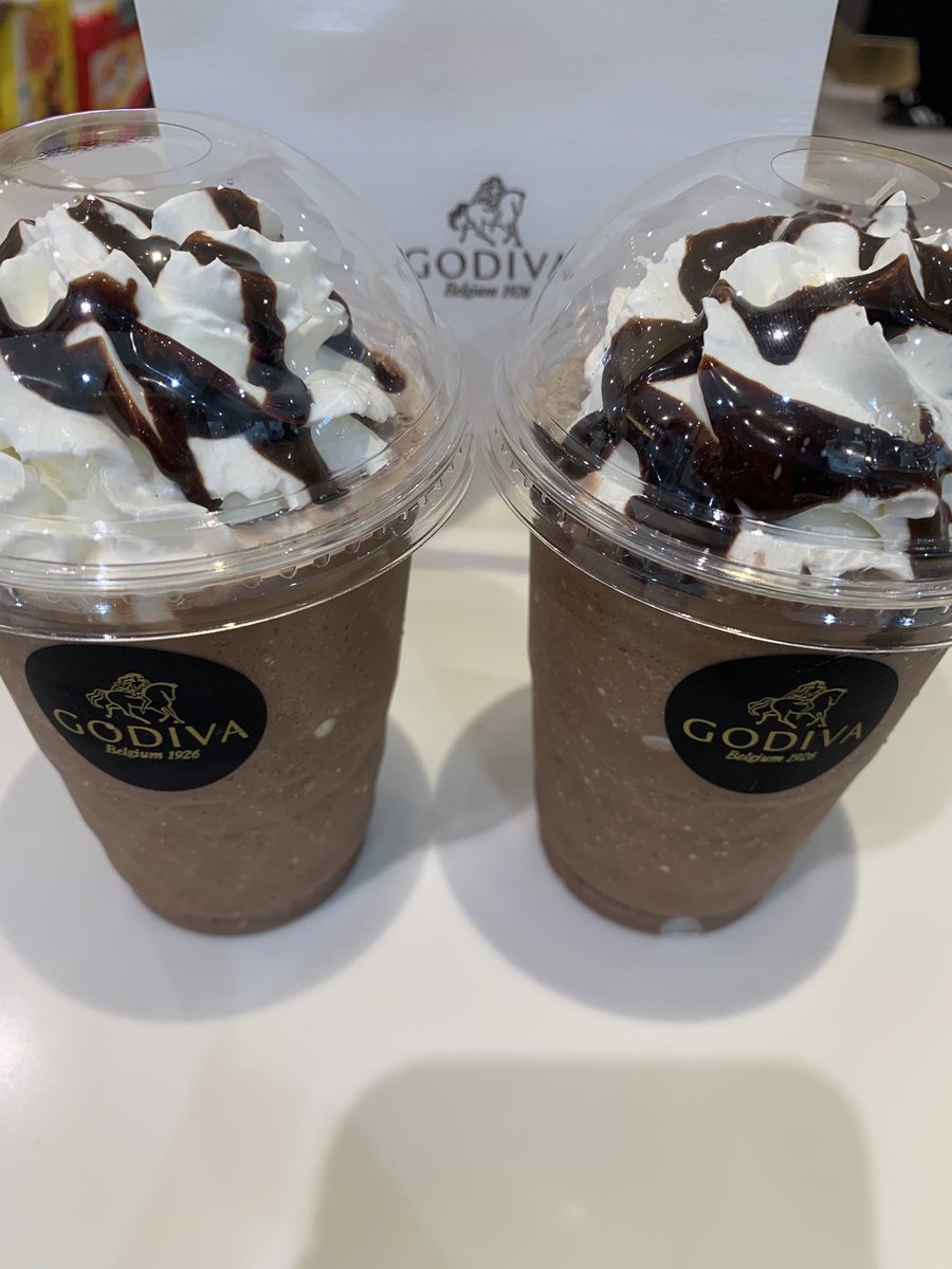t51i7k's tweet photo. #Godiva
#ショコリキサー

う、うまし
途中で頭キーンなりかけたけどウマし https://t.co/Kgyh09sq8z