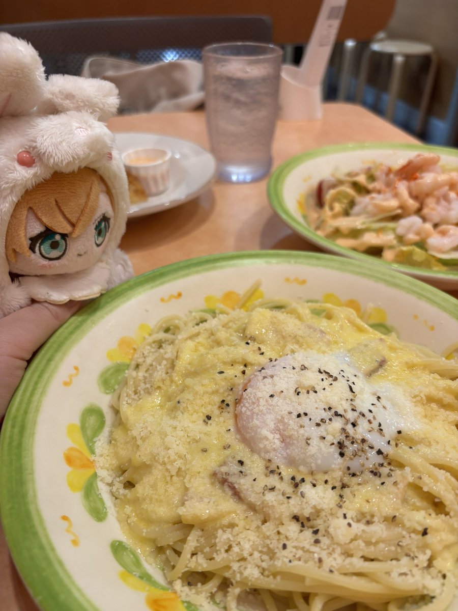 chi_109_o0's tweet photo. 花帆ちゃん、カルボナーラと小エビのサラダとポップコーンシュリンプだよ。 https://t.co/3PXaKmerey