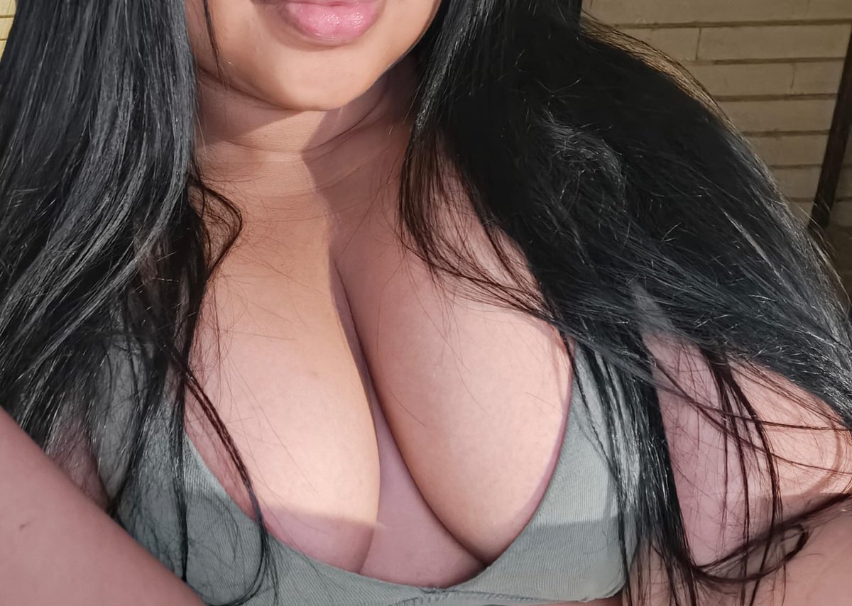 ScarMendo's tweet photo. Participando en la dinámica de tetas 😈💦
Aquí les tengo las mías bien puestas y listas para ustedes…
¿Les gustan? Comenten qué les gustaría hacerles 🔥
A = Agarrarlas
B = Chuparlas
C = Otra cosa
Hashtags:
#Tetas #OnlyFansLatina #LatinaHot #NSFW #TetasGrandes #Dinamica #OnlyFans #GFE
