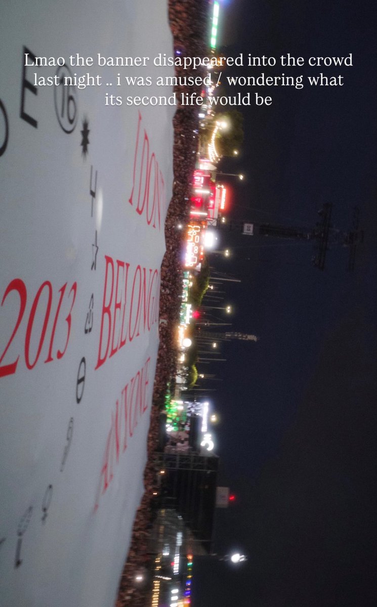 LordeBrasil's tweet photo. E o banner da Lorde que desapareceu no meio do público ontem em Portugal e foi encontrado às três da madrugada. https://t.co/4p0kDCDB39