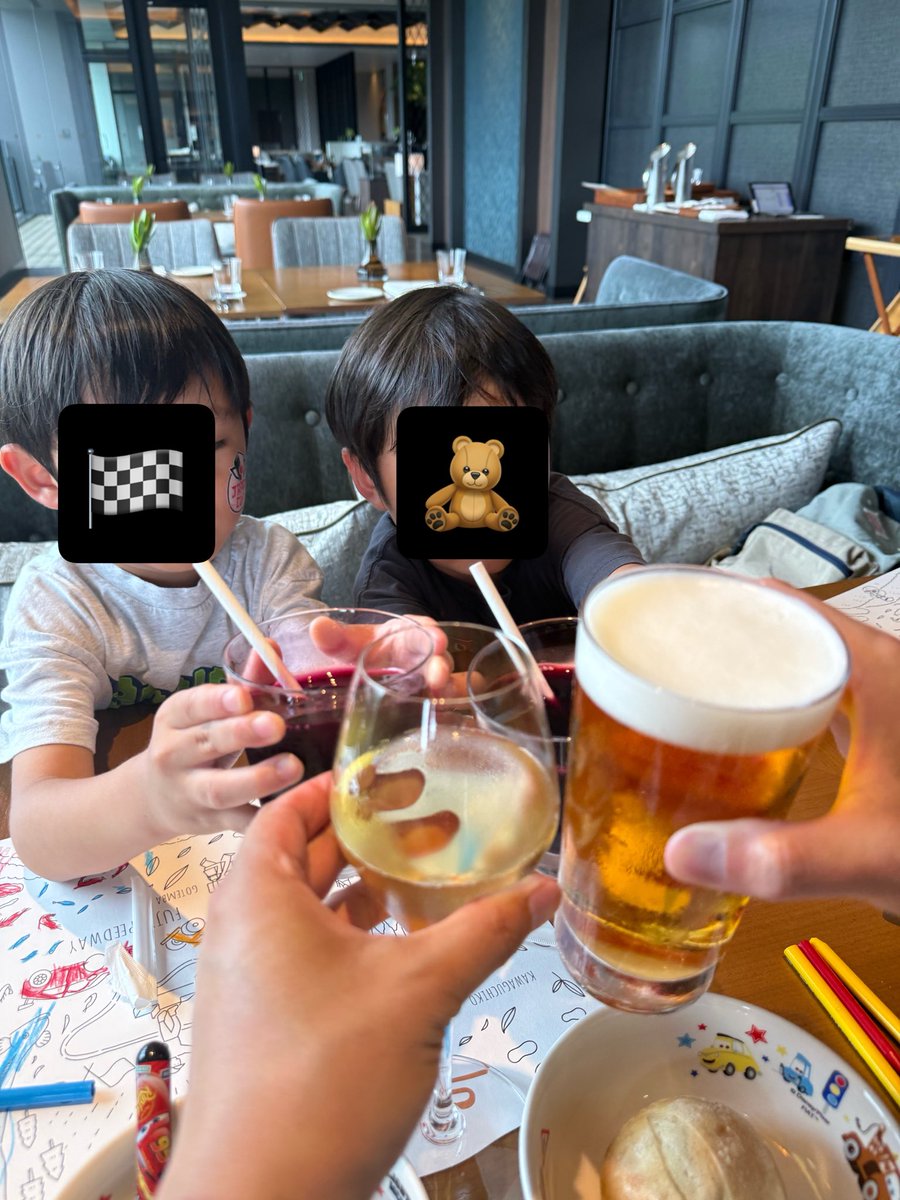 ryotarorobl's tweet photo. レース応援に📣🏁🗻
㊗️優勝祝いの祝杯もできた🥂
子供はぶどうじゅーすで🍇🥤 https://t.co/Mib2EznJ1J