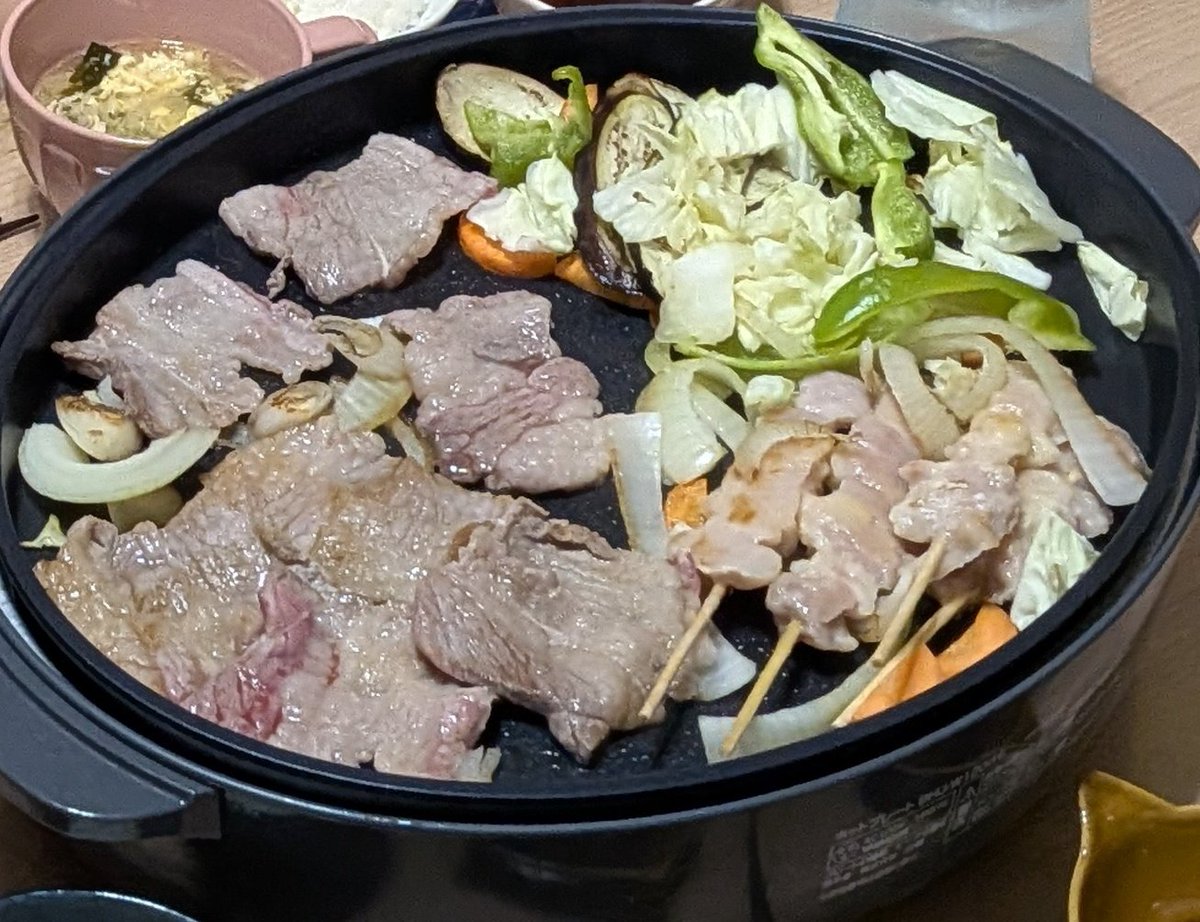 minty4121's tweet photo. 今日も手抜き⋯
近所に新しく出来たスーパー、肉が安かったのでお家焼肉と卵スープ。
夏だね⋯

#お家焼肉 #ごはん部 https://t.co/xzUYUcU8qS