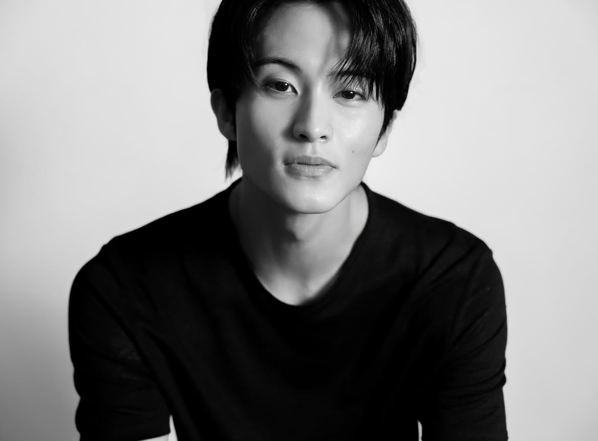 merlynsie's tweet photo. เซอร์ไพร์สวันอาทิตย์จากทาง Upper Room รูปโปรไฟล์ของคุณมาร์คลี 🖤 หล่อดูดีมากๆ ㅠㅠ https://t.co/efs1v0pepB