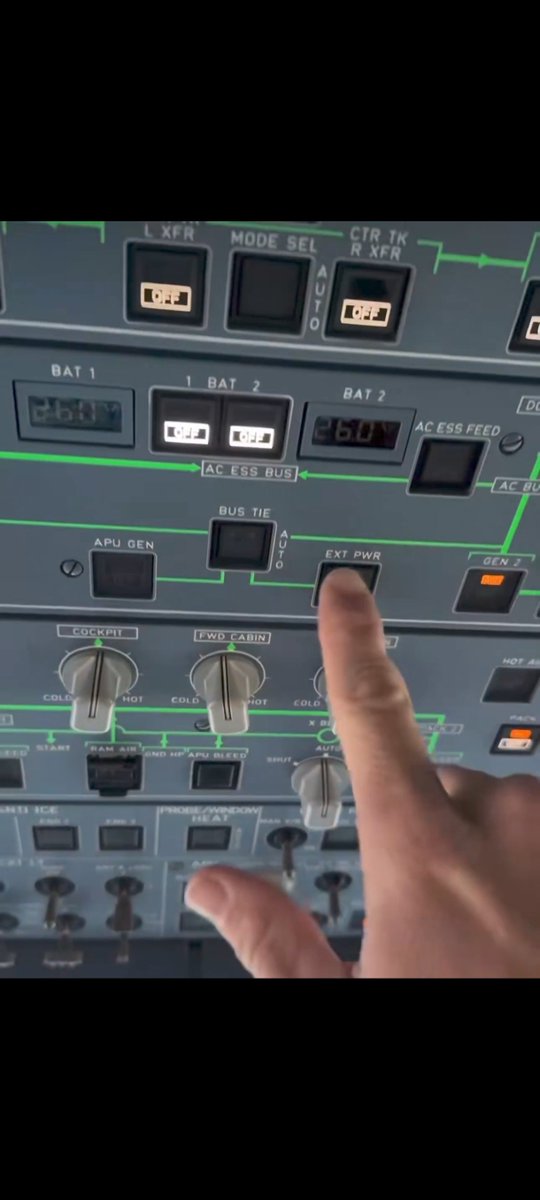 hectopascal3's tweet photo. @GinieSigonney The old dog says.. before touching the EXT PWR for ON or OFF, make sure the Batteries are in AUTO position. Never in OFF. https://t.co/OITRBTcFQl