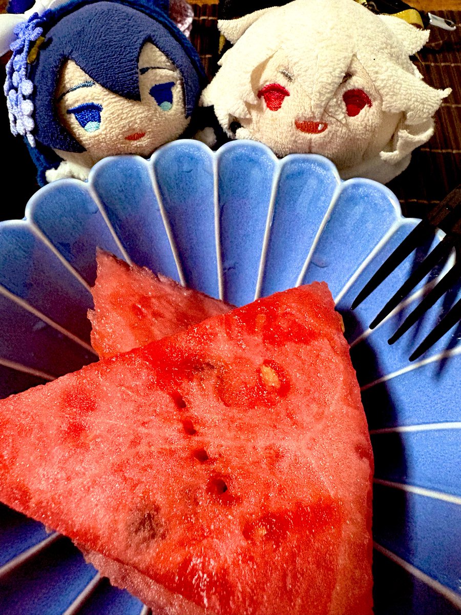 prelo_vis's tweet photo. 今年のスイカは甘いねぇ🍉 https://t.co/uaIVAMYvEh