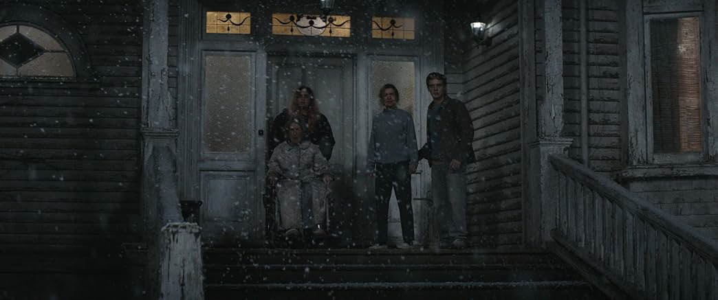 paltitaemo's tweet photo. El gran problema de Evil Dead Burn es que todos los personajes, sin excepción, no te importan ni te interesan en lo más mínimo. Ciertamente, la historia tiene un trasfondo crítico de una familia llena de agujeros emocionales, pero que no está bien escrita a nivel narrativo. https://t.co/fesu2mat4s