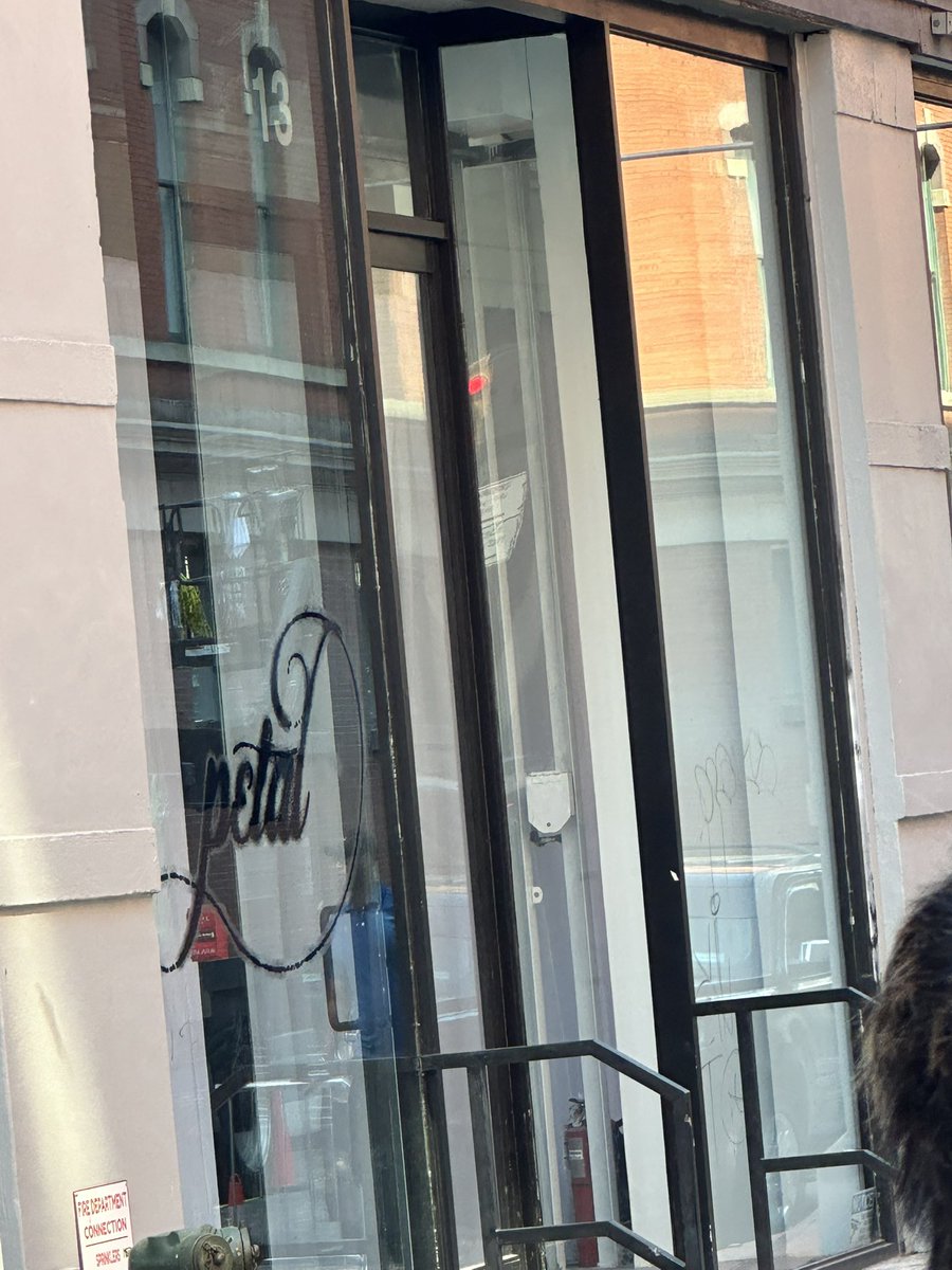 grandeity's tweet photo. HELLO FROM NYC POP UP https://t.co/f6s0rOygbt