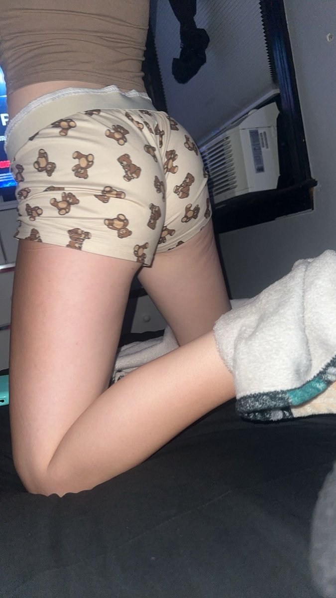 lillyis2wet's tweet photo. only like if you like my sisters teddy bear shorts 🧸🍑 https://t.co/r7x3cI5Jwf