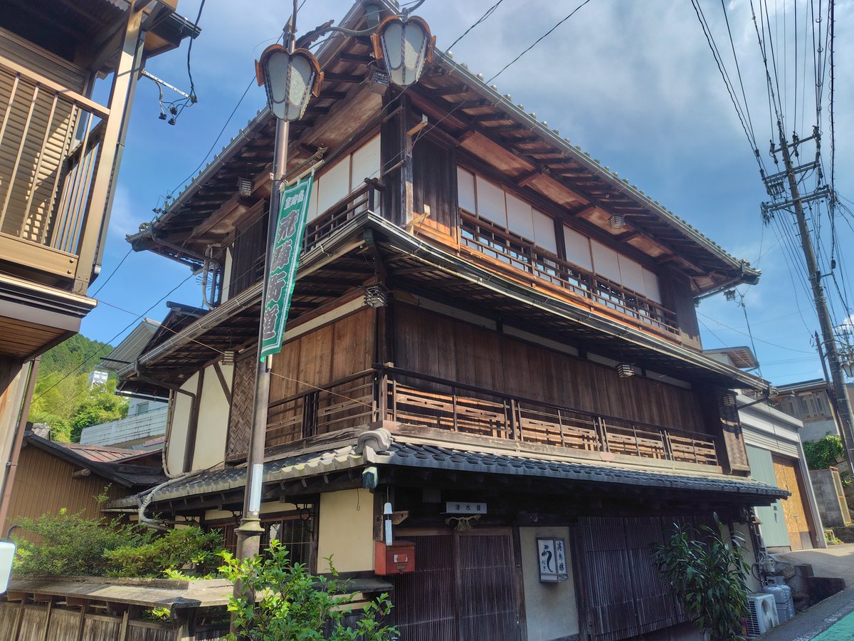 hiurasan2's tweet photo. 筋肉巡り6

表通りは普通の商家になっています。
筋肉は裏通りや住民の抜け道として使用されました。 https://t.co/6iuCnd0jAg
