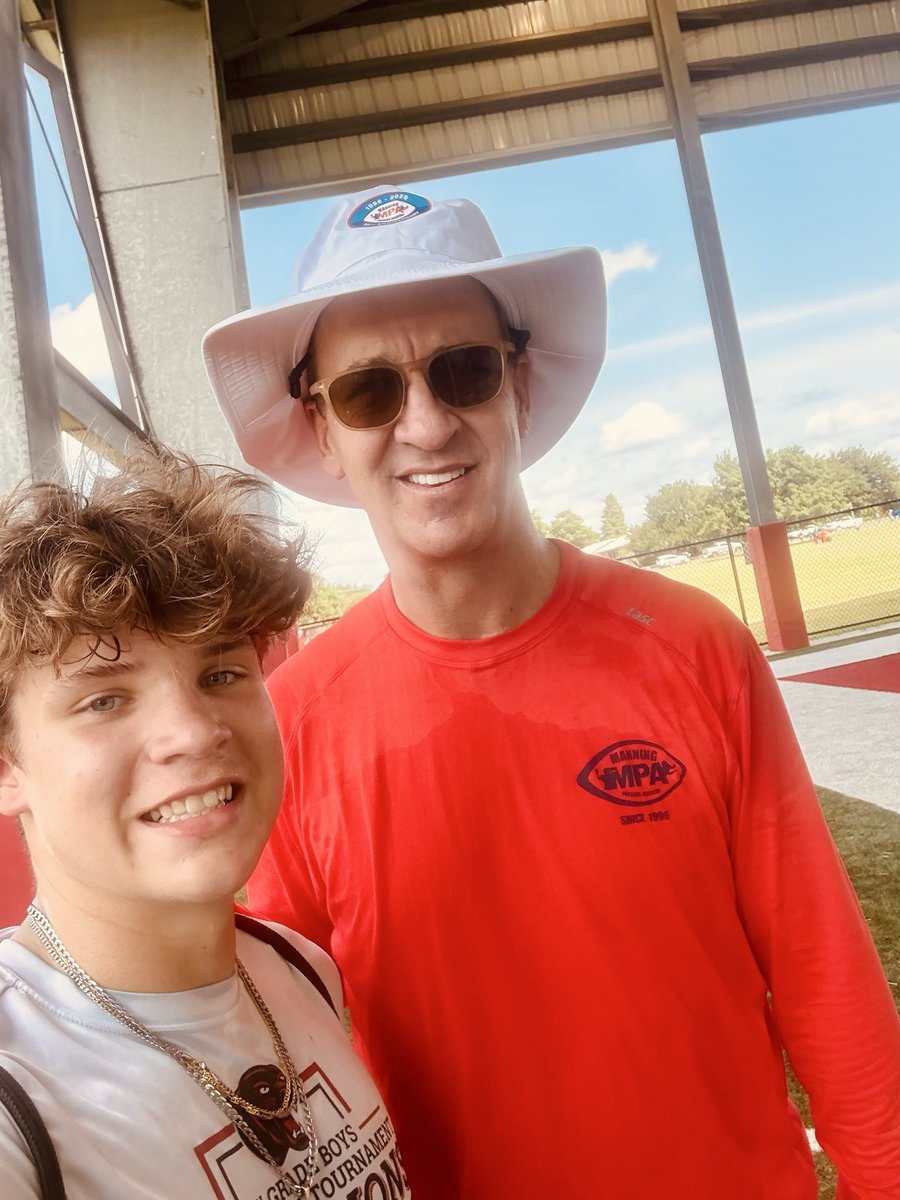 EliLong_FB's tweet photo. Grateful for the opportunity to learn and compete at the 30th anniversary of Manning Passing Academy. Learned a lot, met some great people, and got to experience it with @spencersugg10 🏈 💪
#ManningPassingAcademy #WorkInProgress https://t.co/CRR8NFu4wI