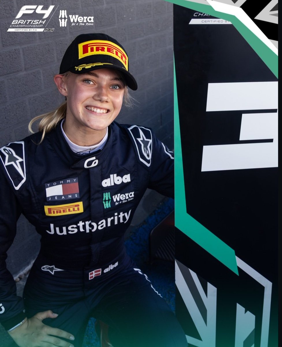 AlbaLarsenBR's tweet photo. Alba conquistou seu primeiro pódio na F4 Britânica em Zandvoort https://t.co/wFYYGUwF2T