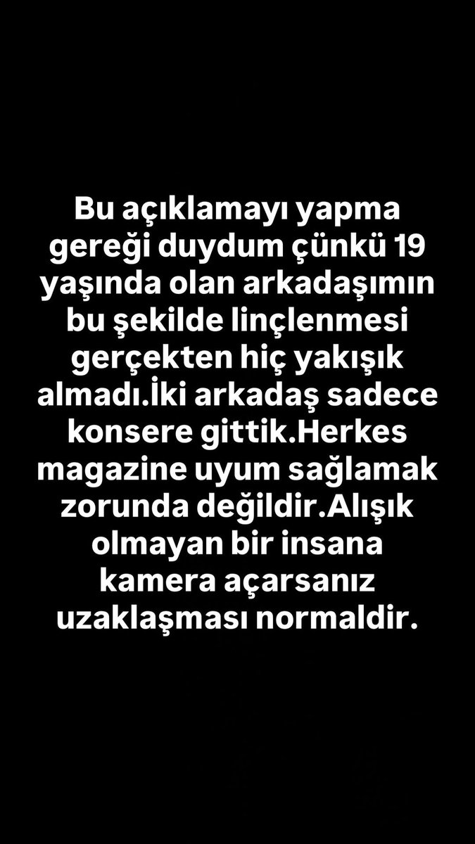 darkwebhaber's tweet photo. Beren Gökyıldız, Manifest konserinde beraber görüntülendiği arkadaşı hakkında açıklama yaptı.

“19 yaşında olan arkadaşımın bu şekilde linçlenmesi gerçekten hiç yakışık almadı. İki arkadaş sadece konsere gittik. Herkes magazine uyum sağlamak zorunda değildir.��� https://t.co/zFEjy12GJC